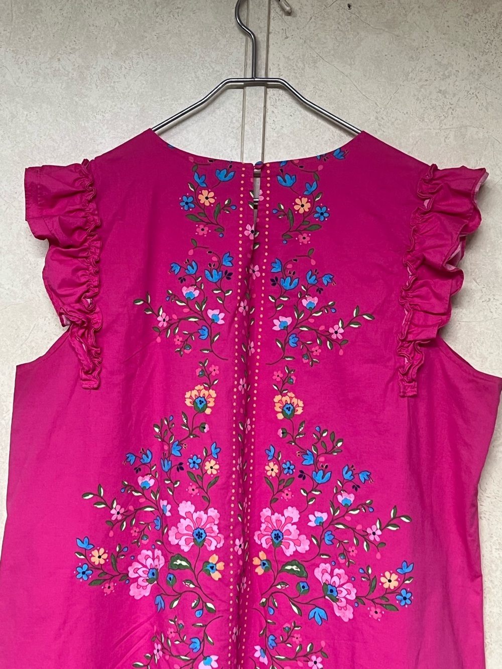 CeCe bright fuchsia floral ruffle cap sleeve crew neck shift dress - Picture 6 of 13